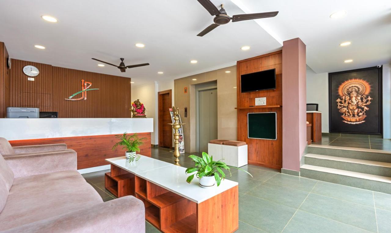 Treebo Jp Residency Hotel Thiruvananthapuram Eksteriør billede